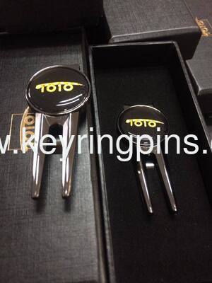 Custom logo golf accessory golf pitchfork and ball marker made of zinc alloy brass and iron with multiple plating options