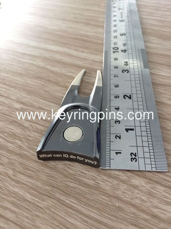 Custom logo golf accessory golf pitchfork and ball marker made of zinc alloy brass and iron with multiple plating options